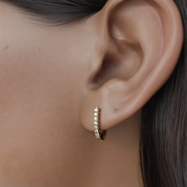 Elevate your everyday look with our Minimal Small Hoop Earrings, perfect for the modern minimalist. Made from high quality, lightweight materials, these rings feature a stylish and simple design, making them a versatile addition to any jewelery collection. Embrace timeless simplicity with these indispensable earrings that are as stylish as they are functional.