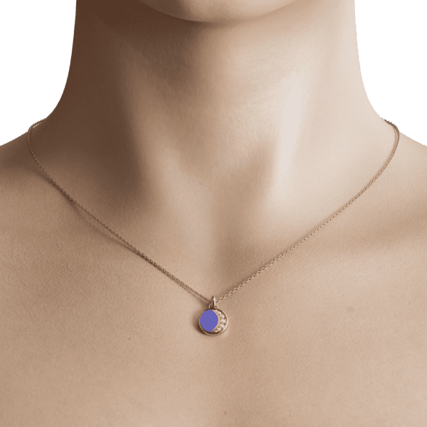 This enchanting piece is not only a beautiful accessory but also a symbol of wisdom, intuition, and creativity. The lapis lazuli is said to promote mental clarity, calmness, and inner peace, making it an ideal choice for those seeking balance and harmony in their lives.