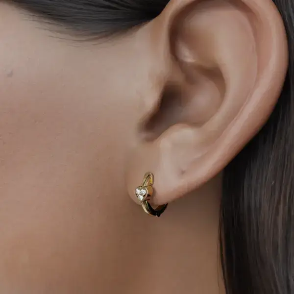 These elegant hoop earrings are a striking combination of contemporary design and cultural heritage, inspired by the iconic Cintemani motif. Each earring features a different slot, allowing for a stunning arrangement of sparkling diamonds that beautifully resemble the traditional Cintemani pattern. Crafted with meticulous attention to detail, these earrings offer a unique way to celebrate history and art, making them the perfect statement piece for any occasion. These hoop earrings are sure to be a valuable addition to your jewelry collection.