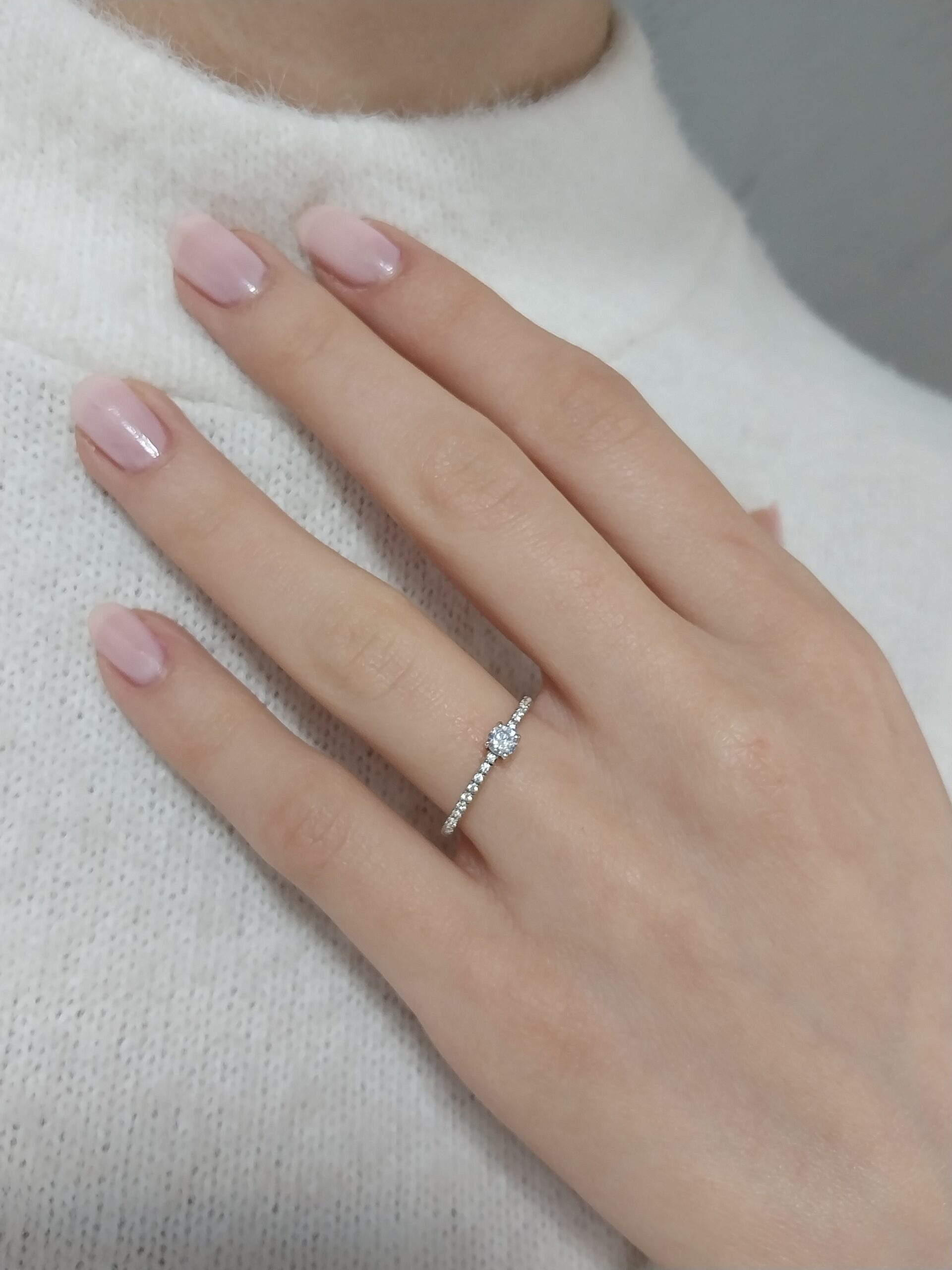 0.32 ctw Diamond Sparkle Line Ring - Image 4