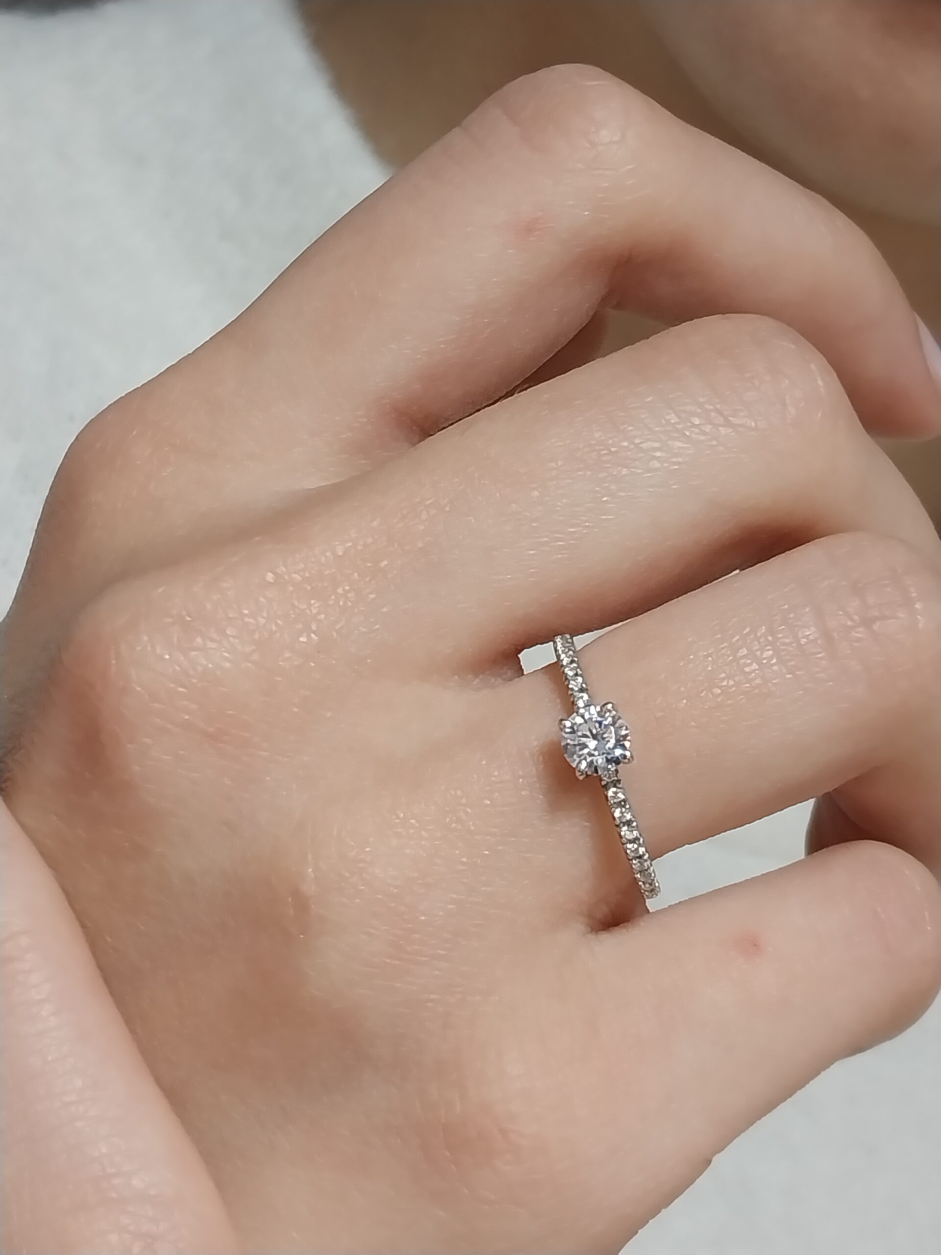 0.74 ctw Diamond Sparkle Line Ring - Image 4